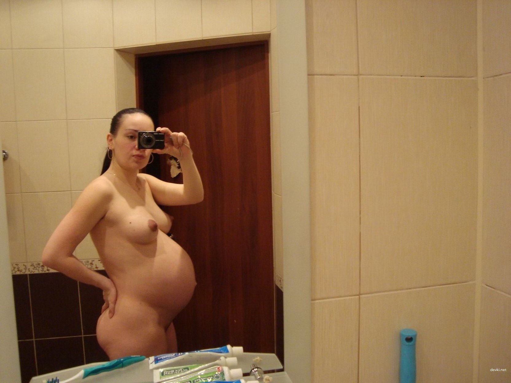 Pregnant Amateur Masturbates - Explicit Pregnant Girl Solo Porn Photo