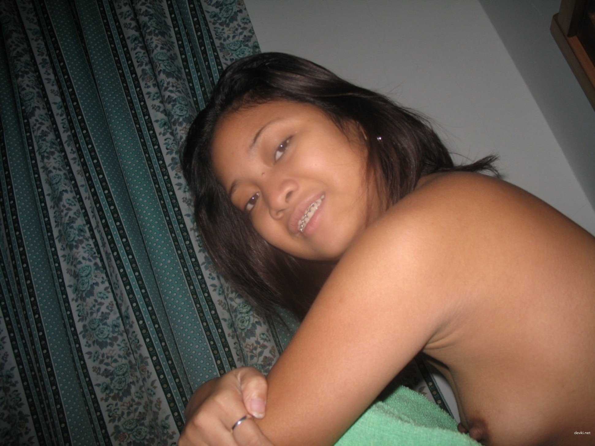 Thai Amateur XXX: Uncensored Porn Pics for Your Pleasure