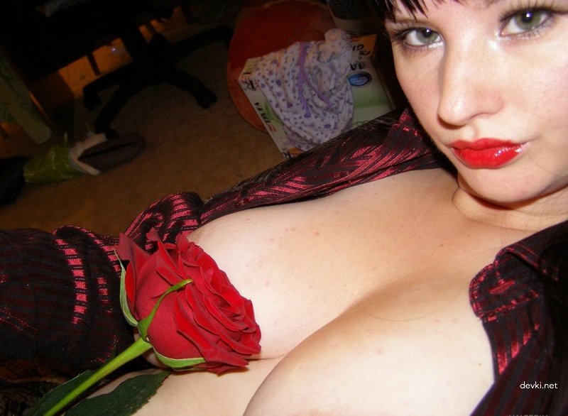 Amateur Woman's Busty Boobs: Explicit Big Tit Photo for Busty Lovers