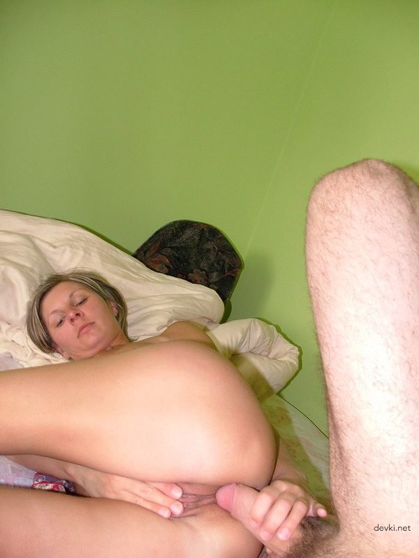 Amateur Slut Spreading Pussy for Big Cock - Hardcore XXX Pic
