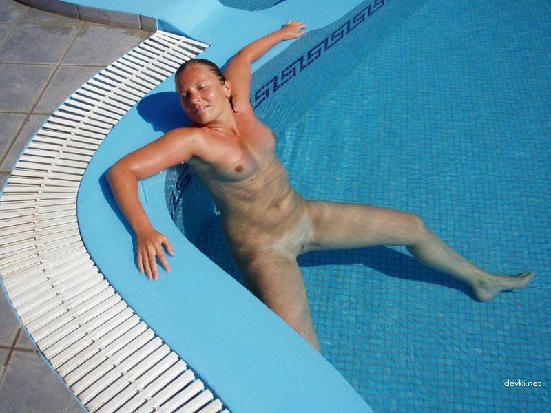 Hot Naked Sunbathing Amateur: Explicit Photo Shoot