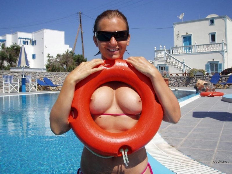 Hot Naked Sunbathing Amateur: Explicit Photo Shoot