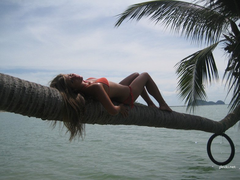 Explicit Amateur Vacation Nude: Showing Off My Wet Pussy