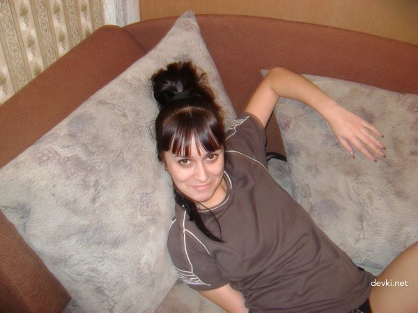 Hot Brunette Spreads Legs - Seductive Amateur Photo with Explicit Pose
