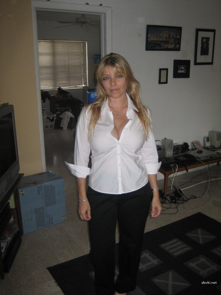 XXX Busty Amateur with Massive Boobs - Explicit Photo for Adults