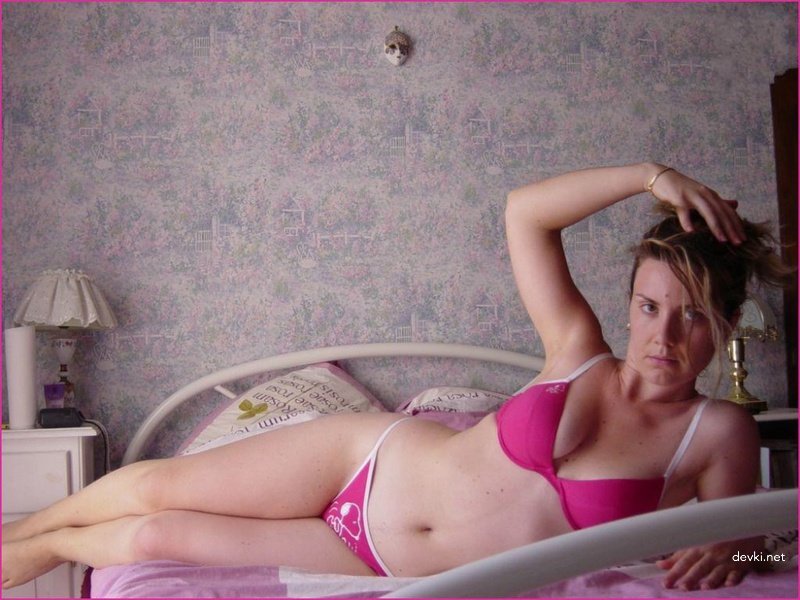 Hot Milf Bares All: XXX Amateur Porn Shoot with Naughty Posing