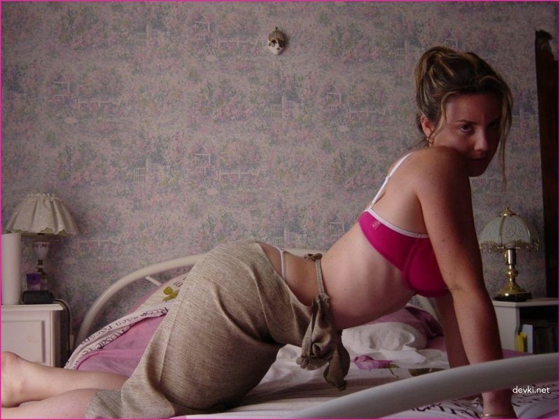 Hot Milf Bares All: XXX Amateur Porn Shoot with Naughty Posing