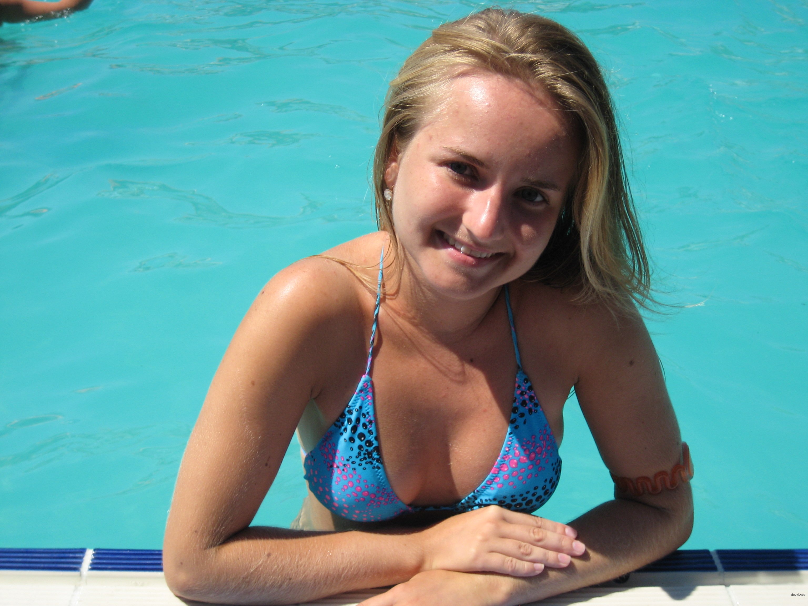 Hot Babes Sunbathing: Uncensored Amateur Pics of Sexy Women on Vacation