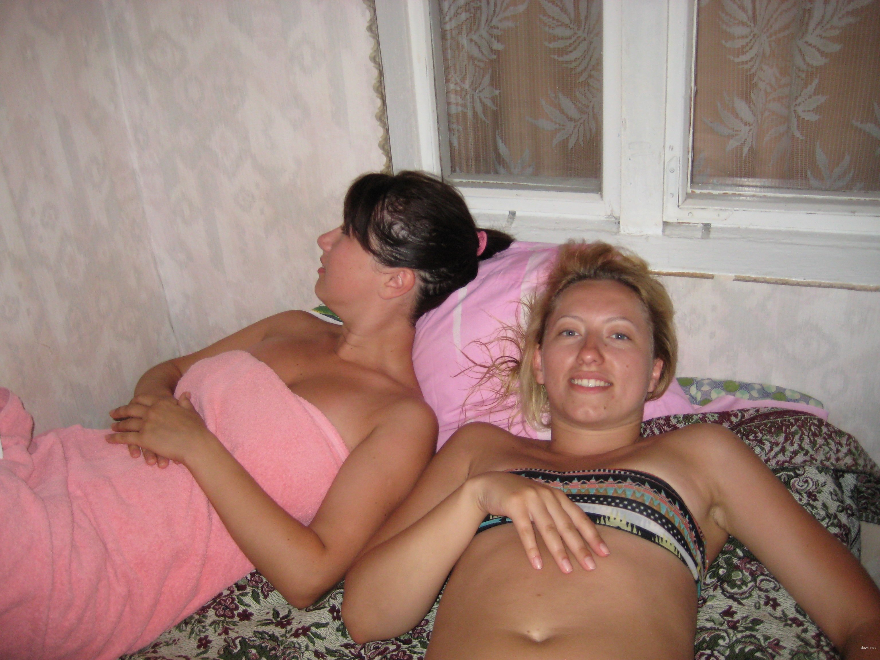 Hot Babes Sunbathing: Uncensored Amateur Pics of Sexy Women on Vacation