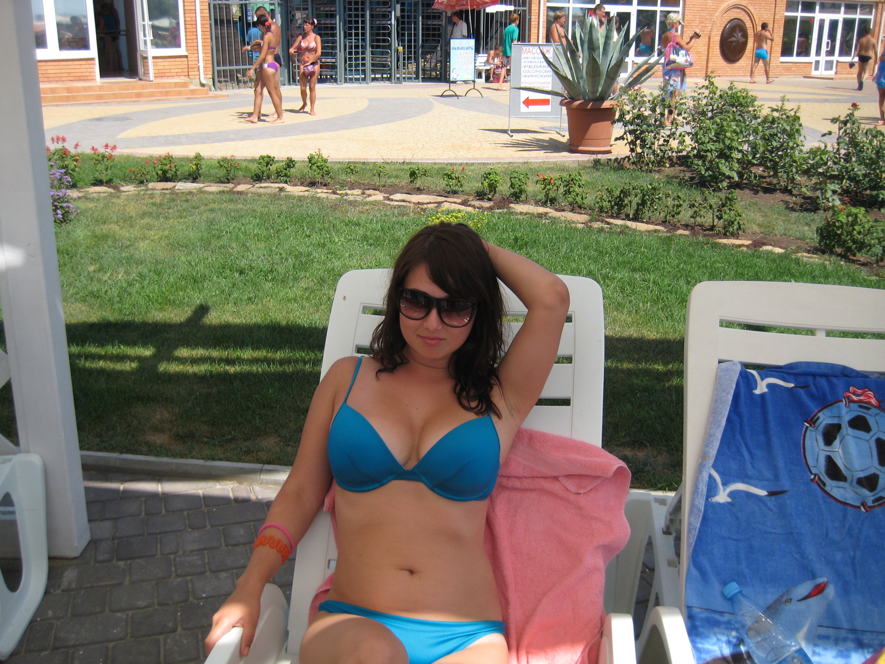 Hot Babes Sunbathing: Uncensored Amateur Pics of Sexy Women on Vacation