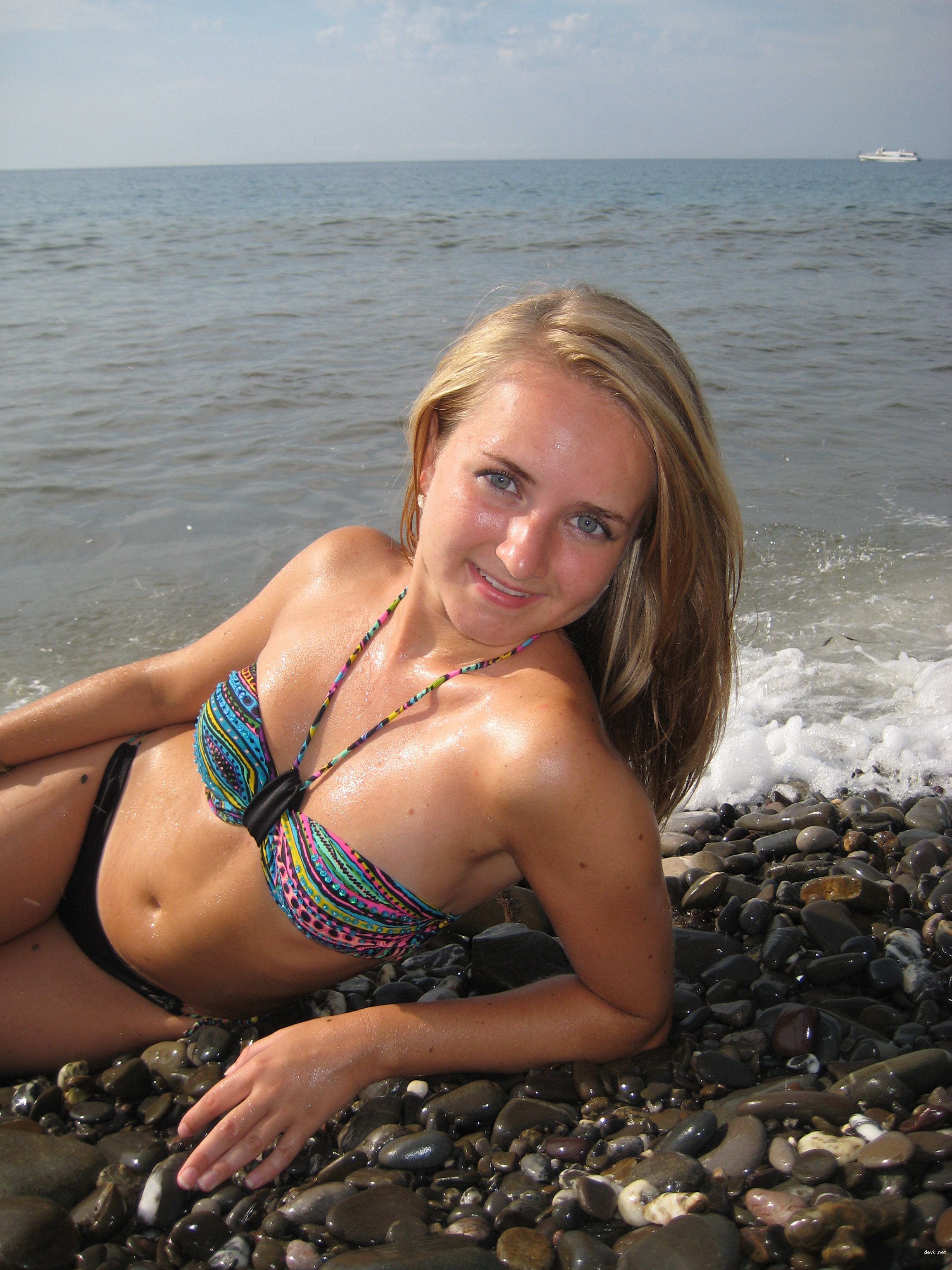 Hot Babes Sunbathing: Uncensored Amateur Pics of Sexy Women on Vacation