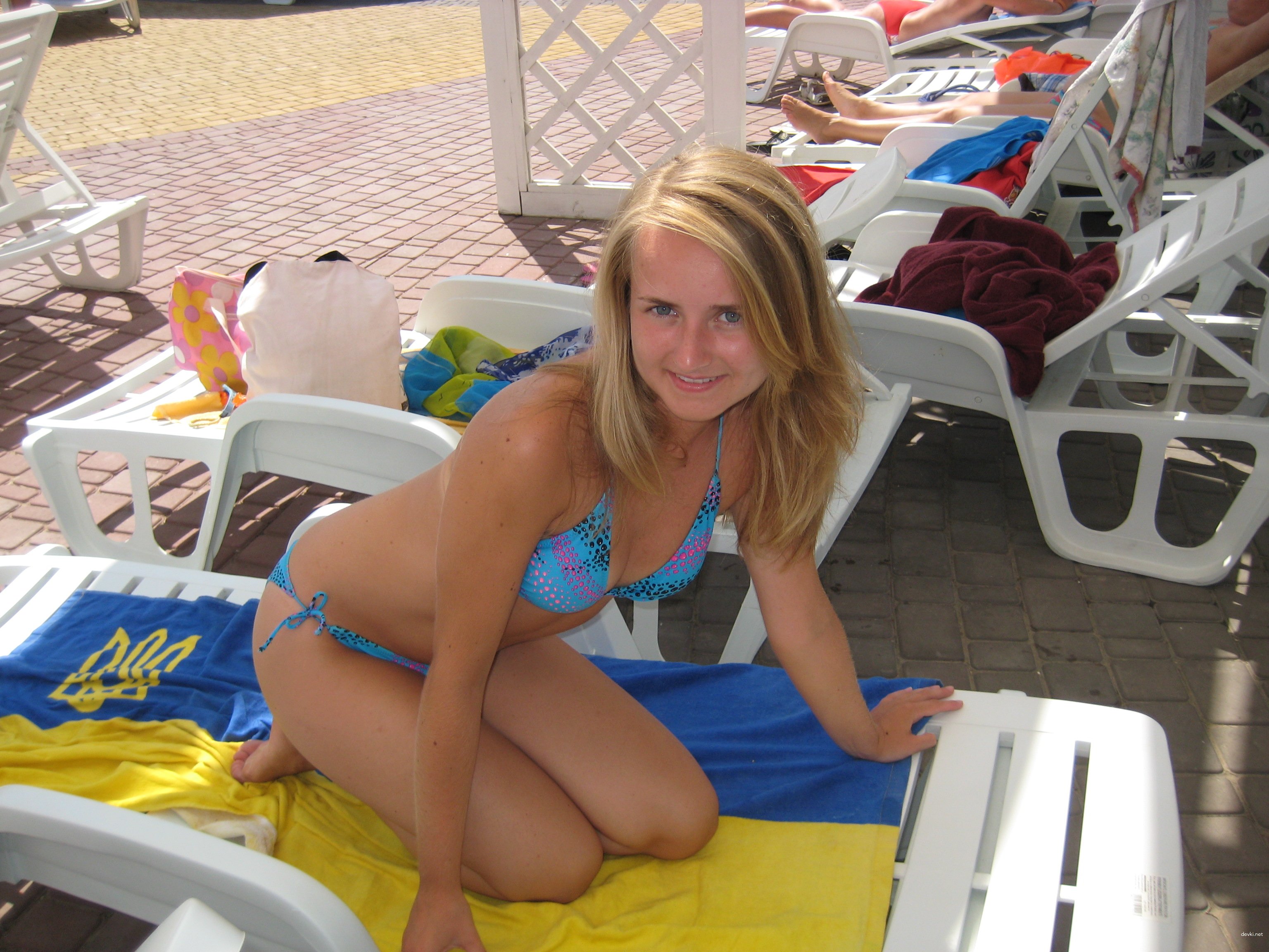 Hot Babes Sunbathing: Uncensored Amateur Pics of Sexy Women on Vacation