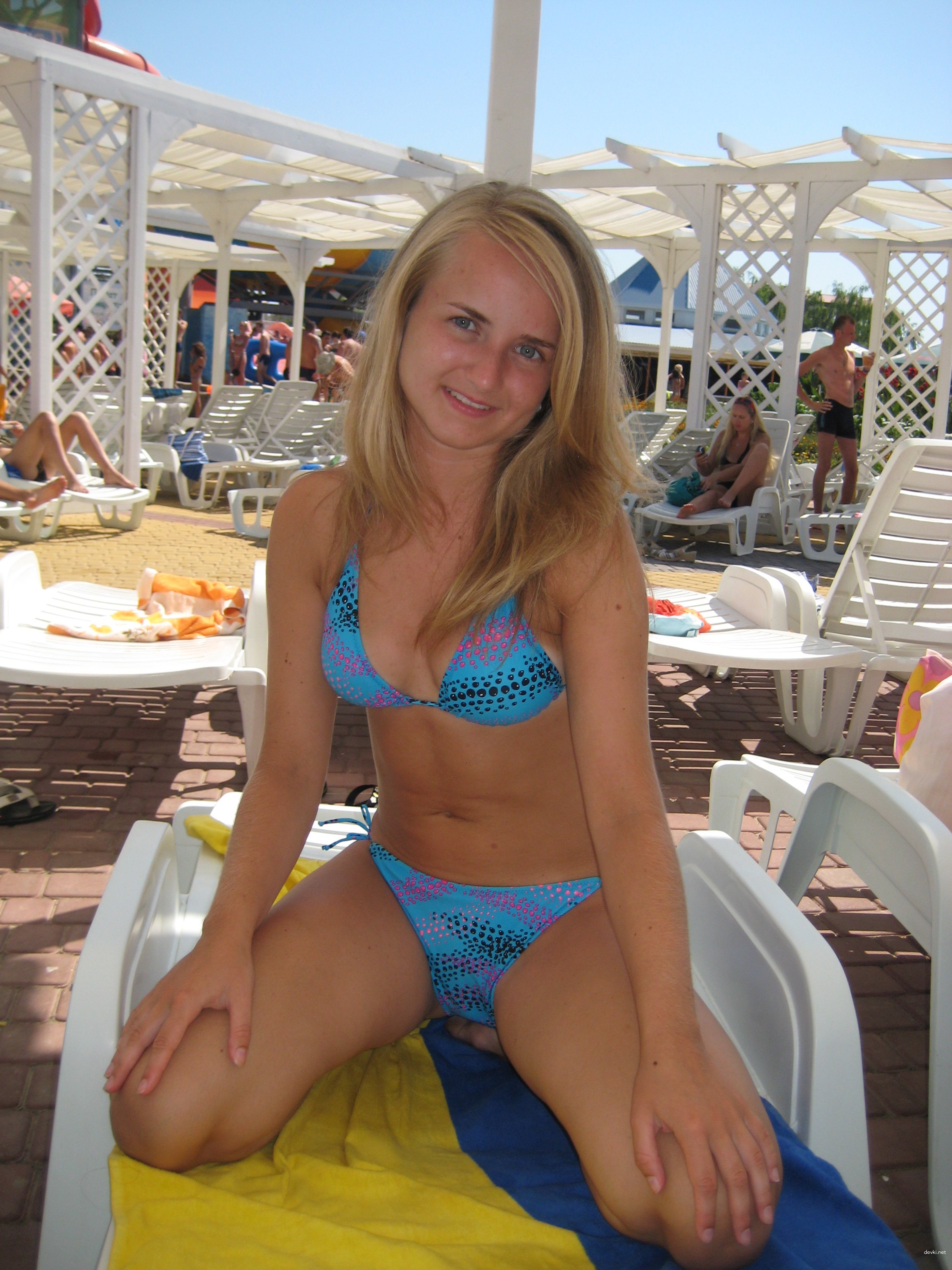 Hot Babes Sunbathing: Uncensored Amateur Pics of Sexy Women on Vacation