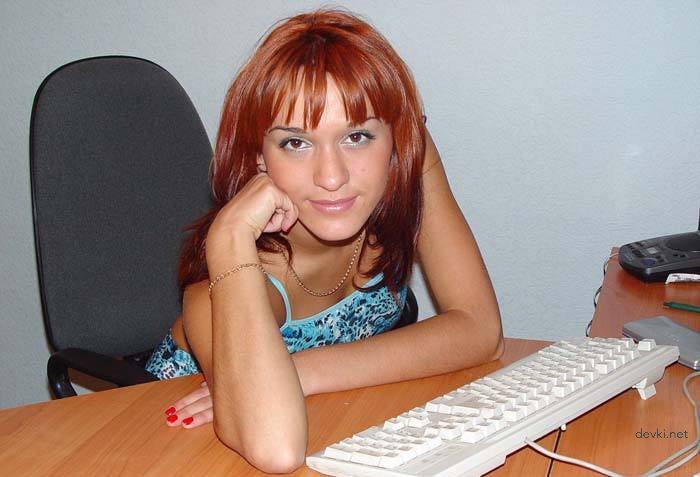 Hot Redhead Secretary Seduces in Explicit Office Amateur Photo!