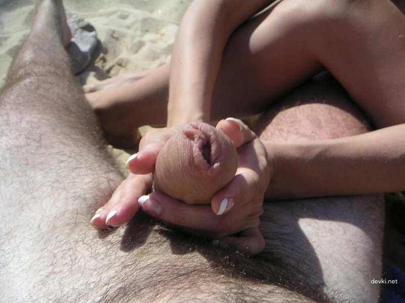 Amateur Babe Fucks Friend's Cock - Explicit Homemade Porn