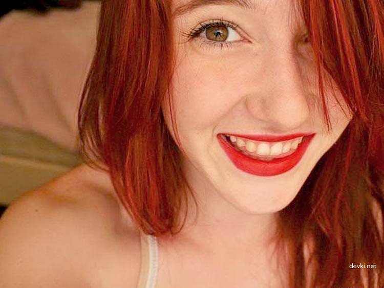 Explicit Amateur Babe Shows Off Perfect Boobs - Seductive Photo