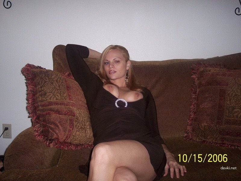 Steamy Amateur Sex Pic: Busty Babe's Explicit Exposure