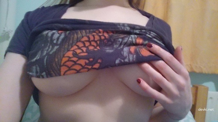 Massive Tits Amateur: Busty Babe Exposing Huge Boobs