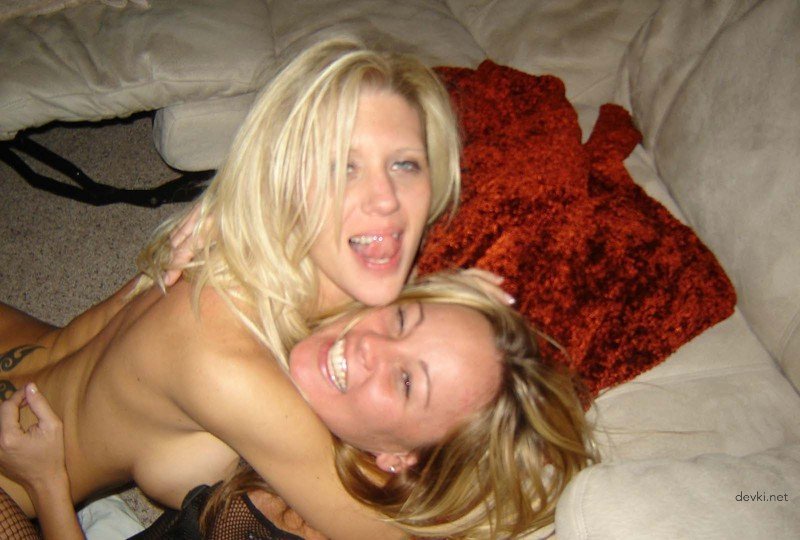 Raunchy Homemade Porn: Boyfriends Pounding Girlfriend's Pussy