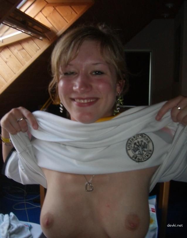 Steamy Homemade College Girl Sex Pics - Hot Amateur Porn with Explicit Action