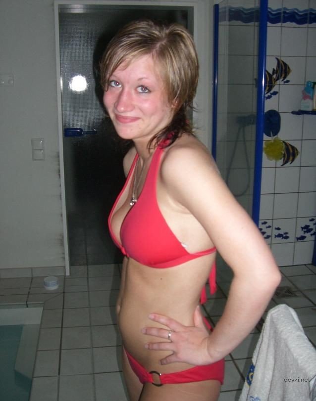Steamy Homemade College Girl Sex Pics - Hot Amateur Porn with Explicit Action