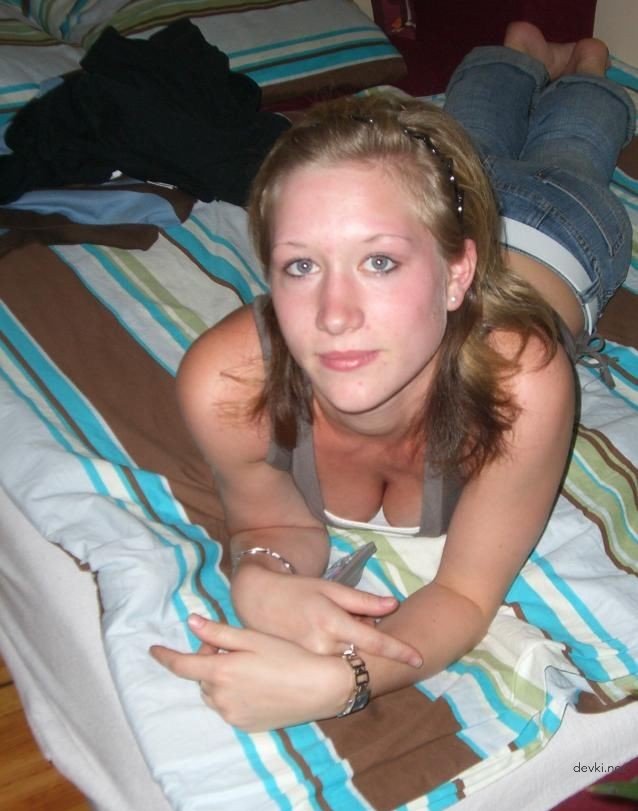 Steamy Homemade College Girl Sex Pics - Hot Amateur Porn with Explicit Action