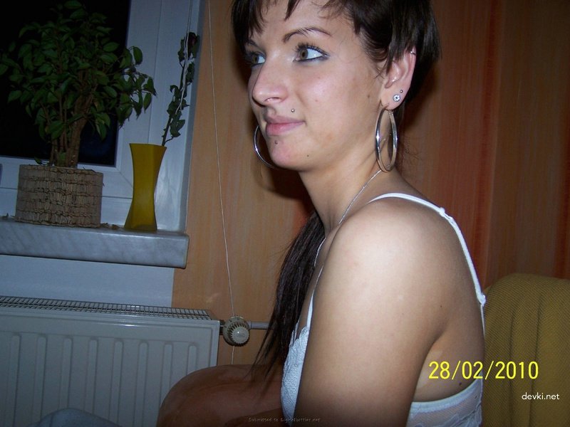 Amateur Babe Bares All: Explicit Close-Up Pussy Shot