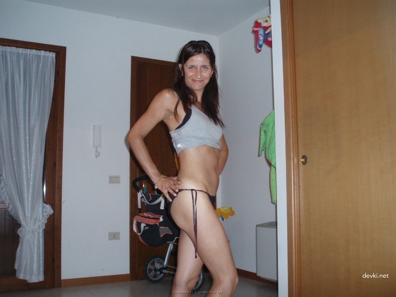 Hot MILF Sucks Dick - Explicit Homemade Blowjob Video