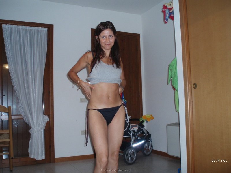 Hot MILF Sucks Dick - Explicit Homemade Blowjob Video