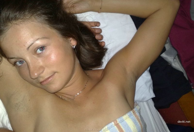 XXX Amateur Girlfriend Pics: Young and Intimate XXX Photos