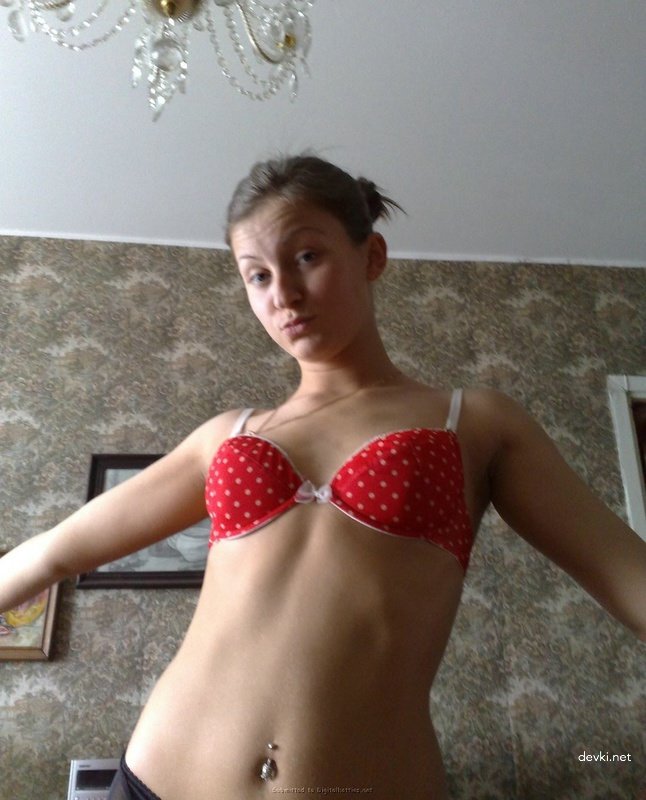XXX Amateur Girlfriend Pics: Young and Intimate XXX Photos