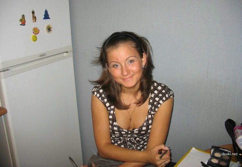 XXX Amateur Girlfriend Pics: Young and Intimate XXX Photos