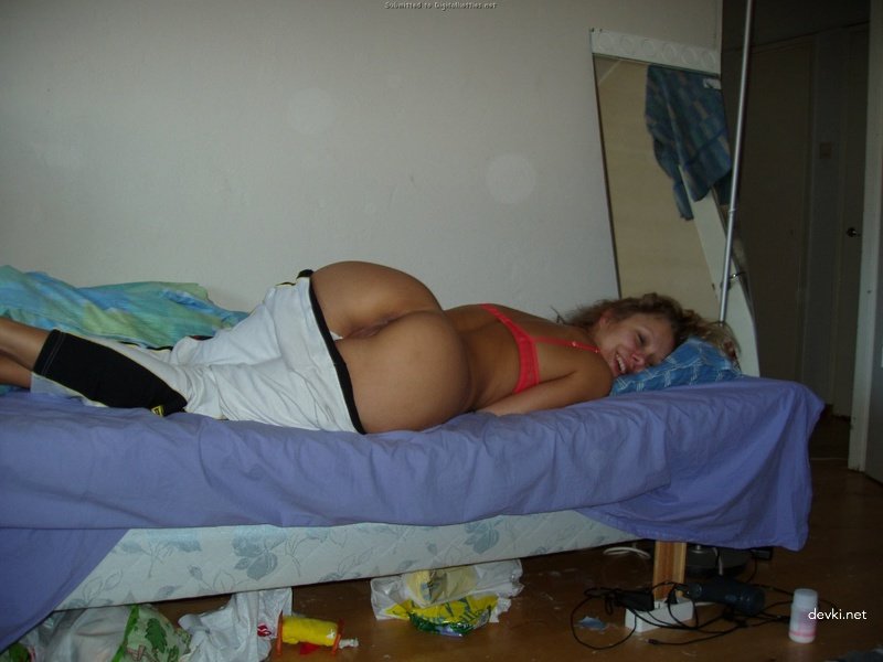 Intoxicated Hottie Exposes Her Wet Pussy - Uncensored Amateur Gallery