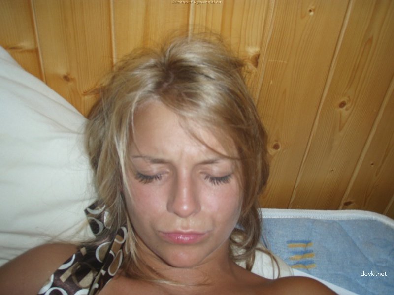 Wild Vacation Orgy: Guys Seduce Babes in Hot Amateur Porn Pics