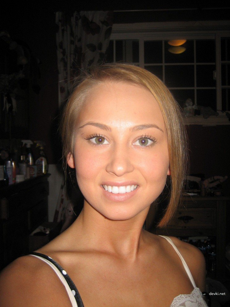Explicit Close-Up Shot of Sweet Girl's Pussy - XXX Amateur Photo for Adults