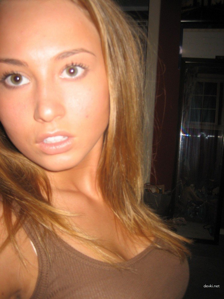 Explicit Close-Up Shot of Sweet Girl's Pussy - XXX Amateur Photo for Adults