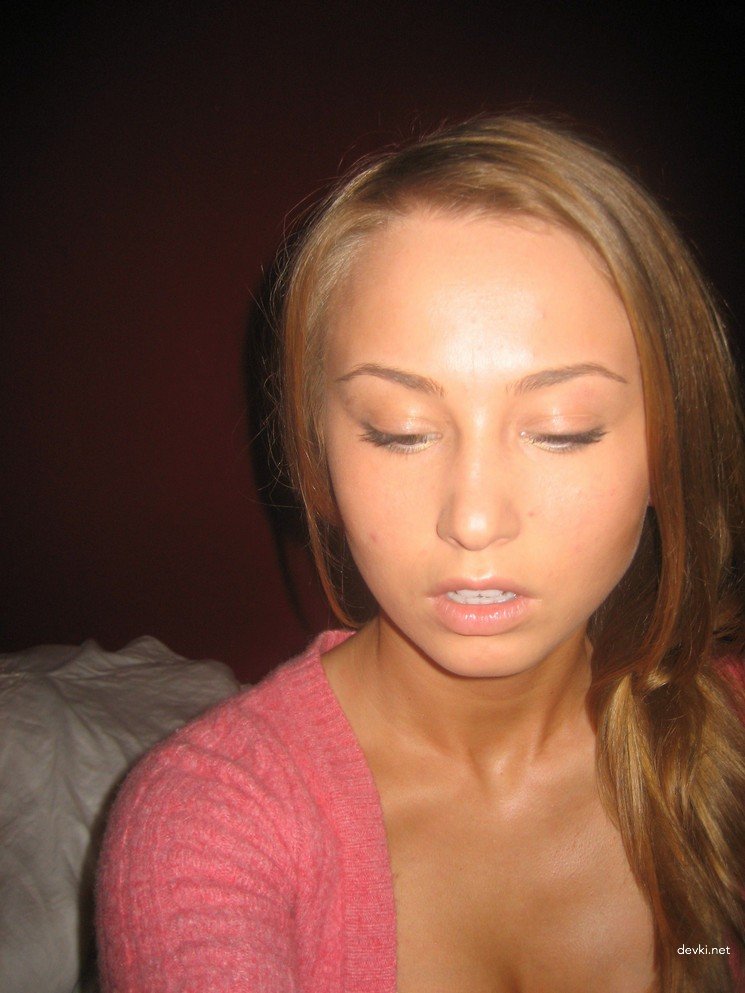 Explicit Close-Up Shot of Sweet Girl's Pussy - XXX Amateur Photo for Adults