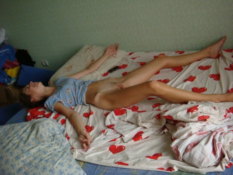 Amateur Teen Covered in Cum on Pussy in Explicit Porn Pic