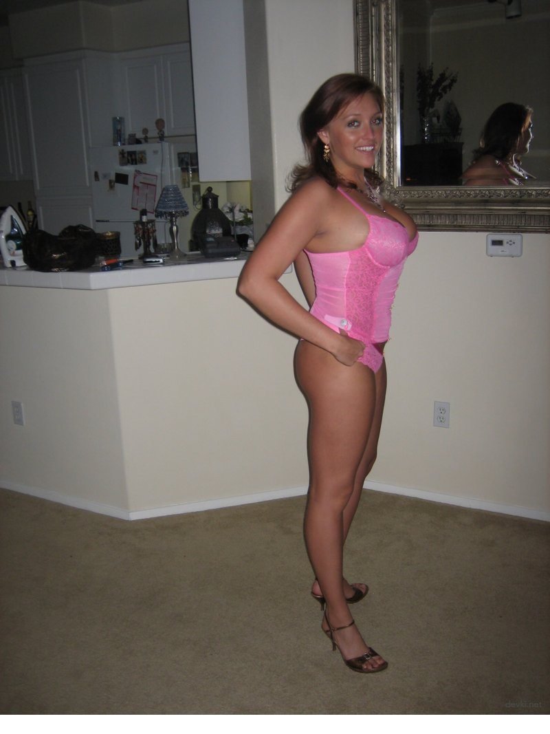 Big Booty Amateur Babe XXX Photoshoot with Explicit Curves