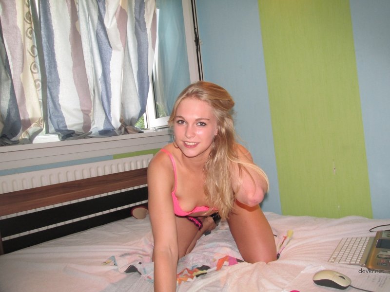 Hot Amateur Teen Masturbates Pussy - Explicit Solo Masturbation Photo