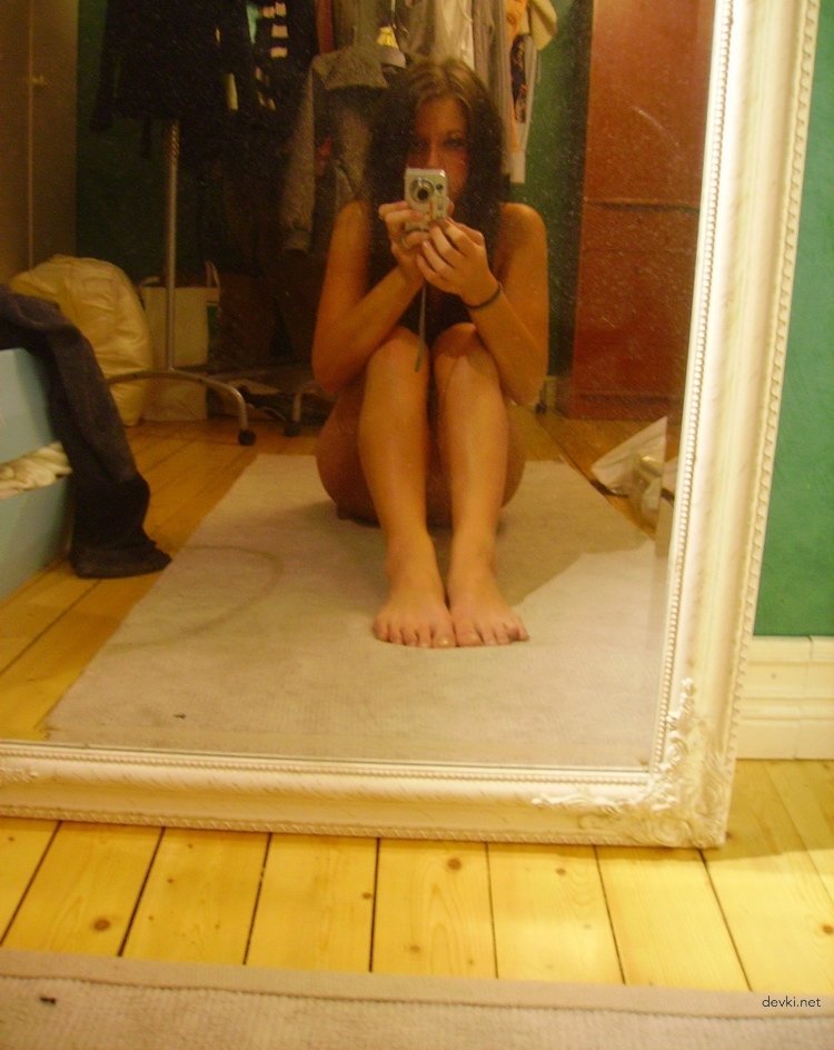 Steamy Amateur Lingerie Poses - Explicit and Seductive Photos for Adults!