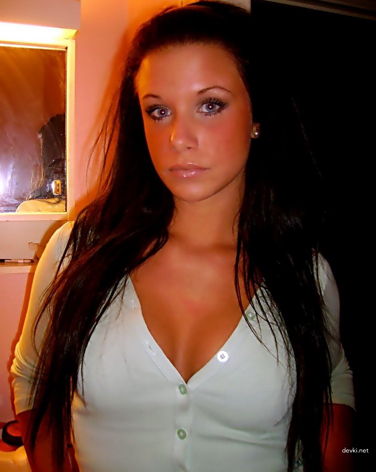 Steamy Amateur Lingerie Poses - Explicit and Seductive Photos for Adults!