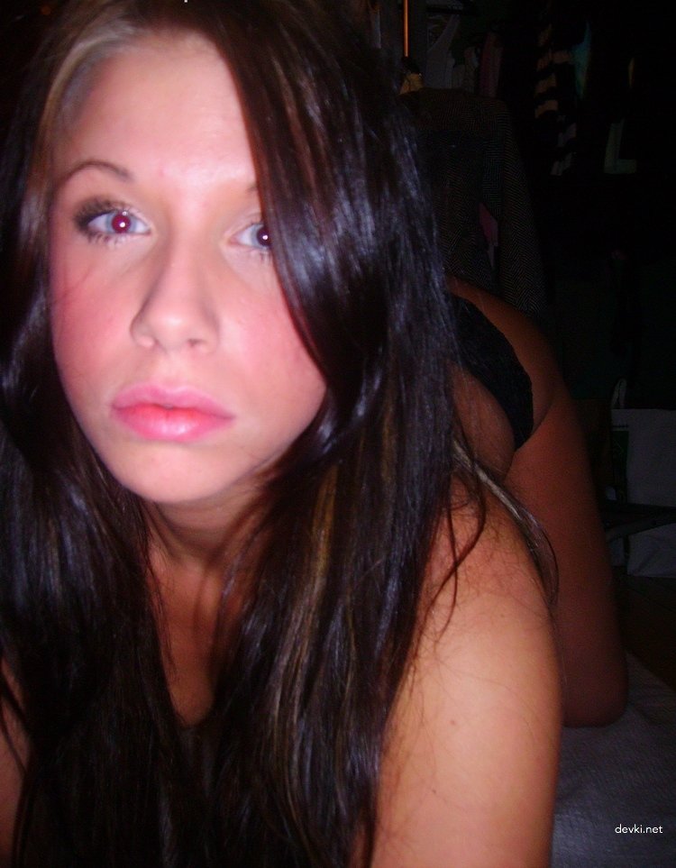 Steamy Amateur Lingerie Poses - Explicit and Seductive Photos for Adults!