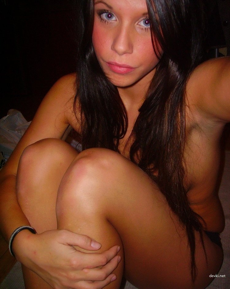 Steamy Amateur Lingerie Poses - Explicit and Seductive Photos for Adults!