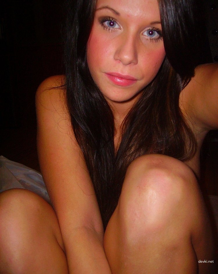 Steamy Amateur Lingerie Poses - Explicit and Seductive Photos for Adults!
