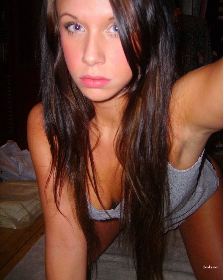 Steamy Amateur Lingerie Poses - Explicit and Seductive Photos for Adults!