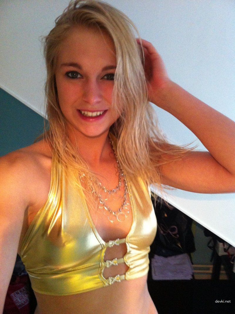 Hot Amateur Babe in Sexy Costume: Explicit Photo Shoot
