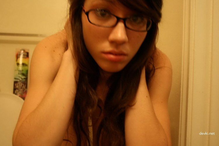 Amateur Slut Fingering Pussy - Uncensored XXX Pics for Horny Viewers