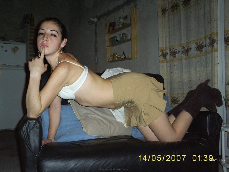 Intense Amateur Blowjob: Hot Girl Sucks Guy's Cock in Steamy Oral Sex Scene