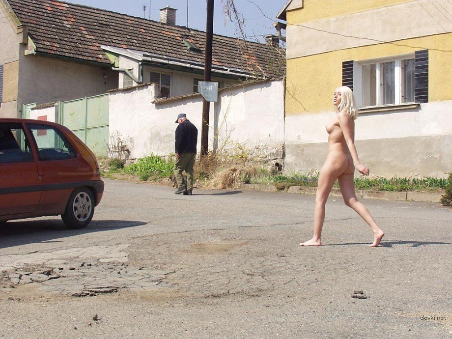 Amateur Street Striptease: Outdoor Girl Undressing Explicitly